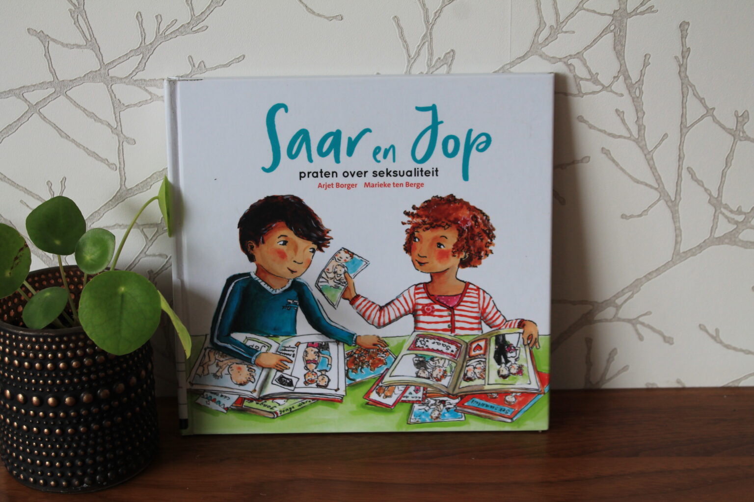 Het boek Saar en Jop praten over seksualiteit.